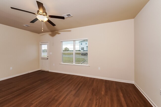 Foto del edificio - 8033 Hagood St