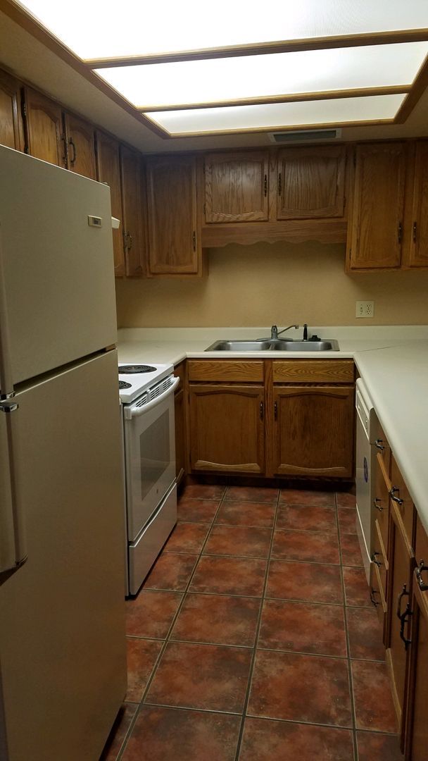 Building Photo - Unfurnished, 1-year long-term rental, Proc...