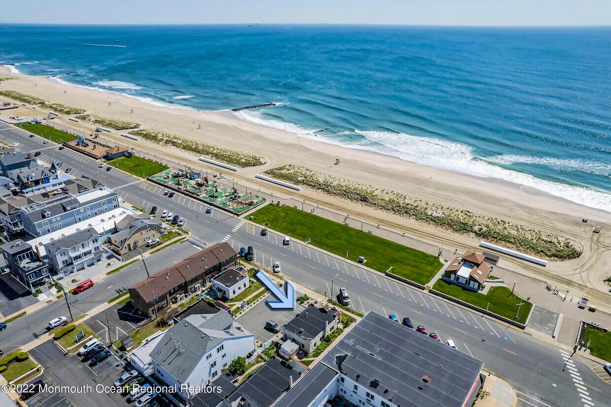 Primary Photo - 705 N Ocean Ave