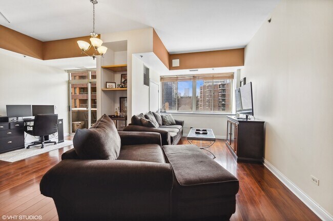 Foto del edificio - 230 W Division St