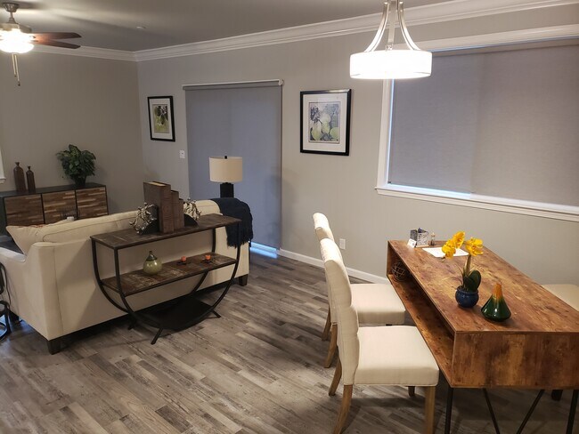 Foto del edificio - 6435 Riverway Ln