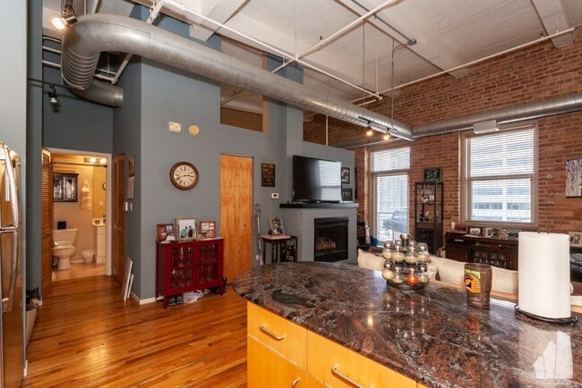 Building Photo - 420 S Clinton St
