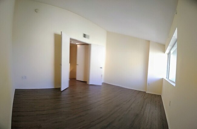 living room without furniture - 3927 Nobel Dr