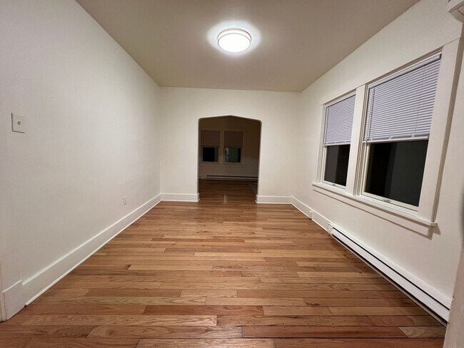 Building Photo - 106 E 8th Ave