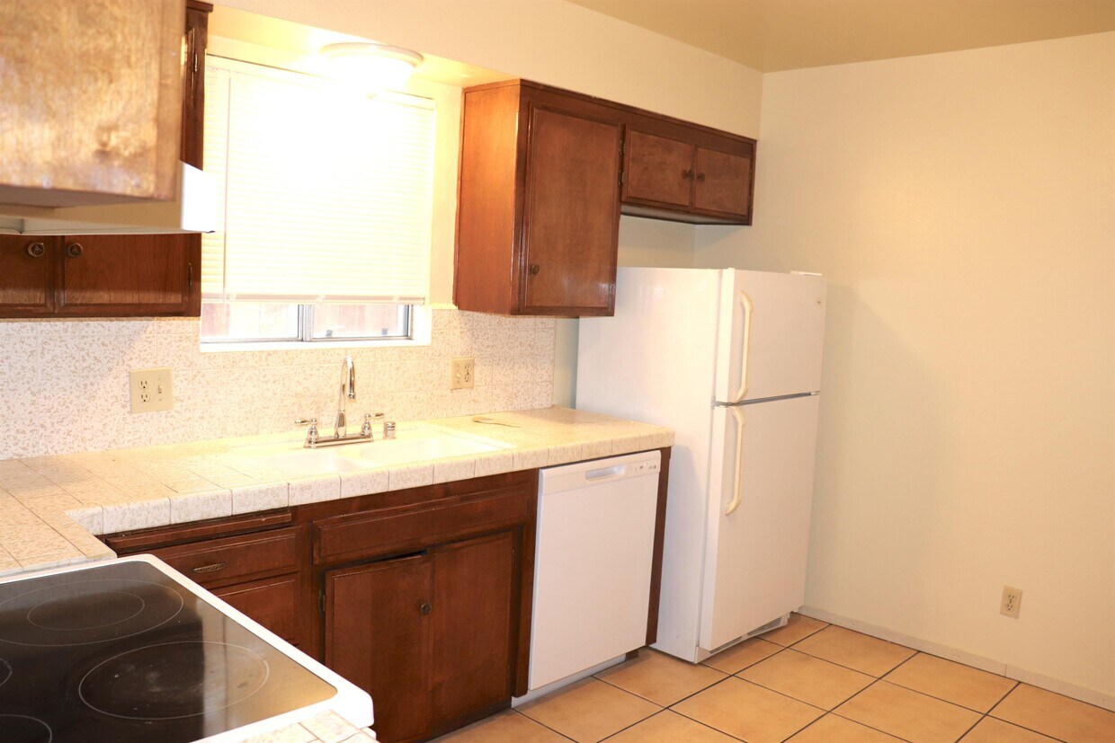 Primary Photo - 1570 12th St
