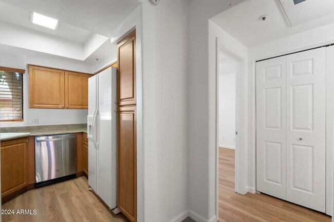 Building Photo - 7008 E Gold Dust Ave
