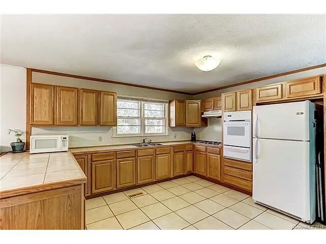 Building Photo - 123 Burton Hills Cir