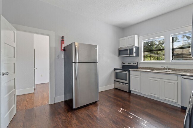 Photo - 516 Mill St Apartment