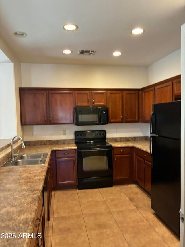 Building Photo - 44215 Caven Dr