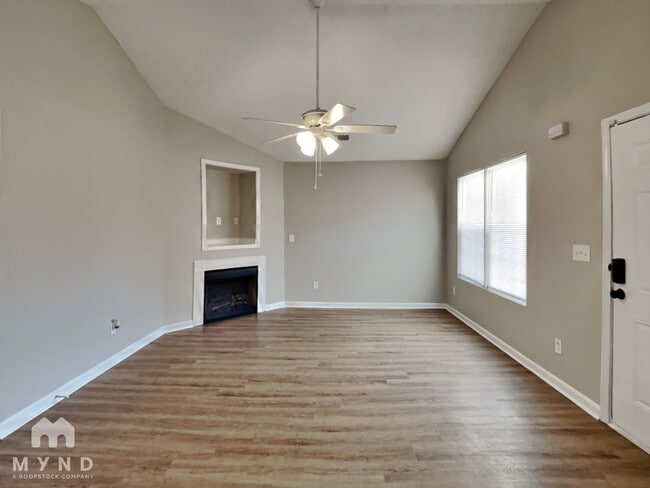 Building Photo - 305 Carter Ave