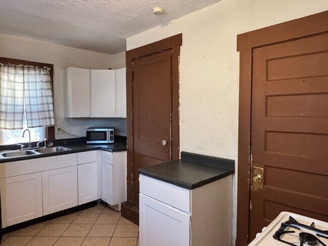 Foto del edificio - 3 BR/1 BA Single-Family Home in St. Paul!