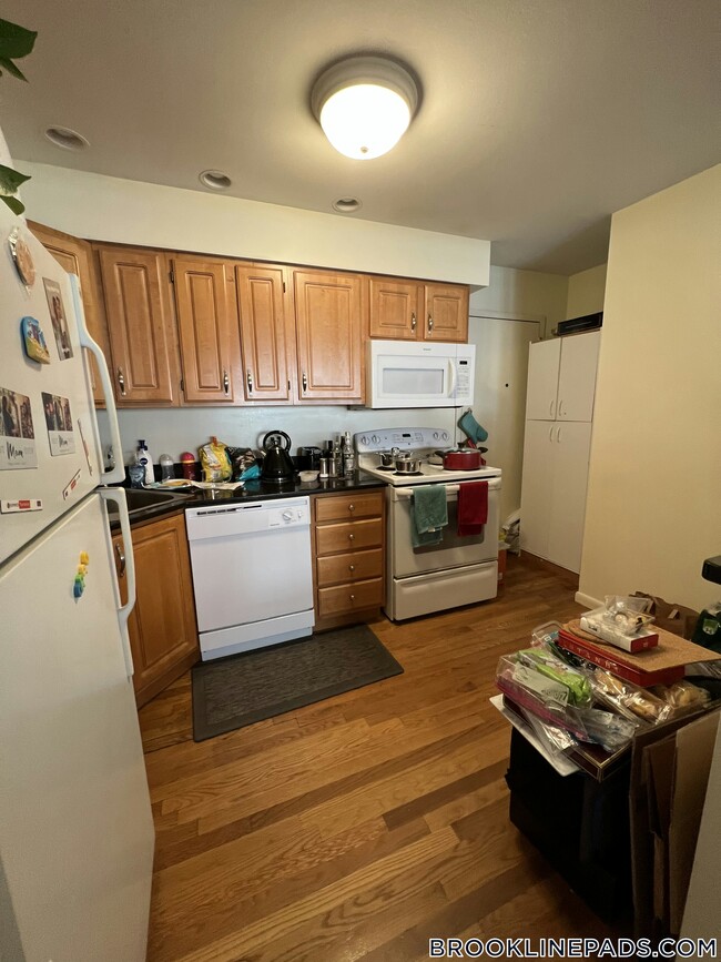 Foto del edificio - 320 Hammond Pond Pkwy