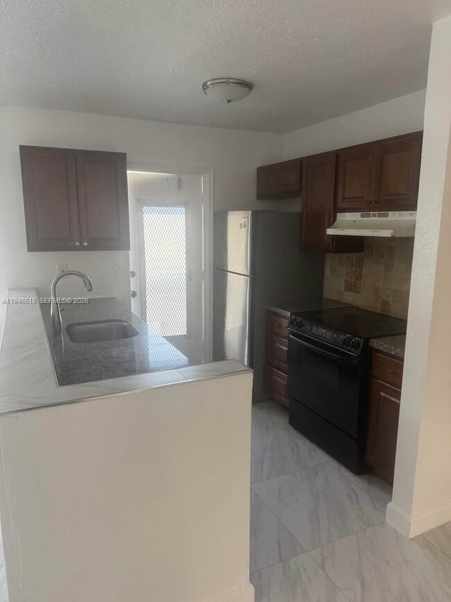 Foto del edificio - 2025 Madison St