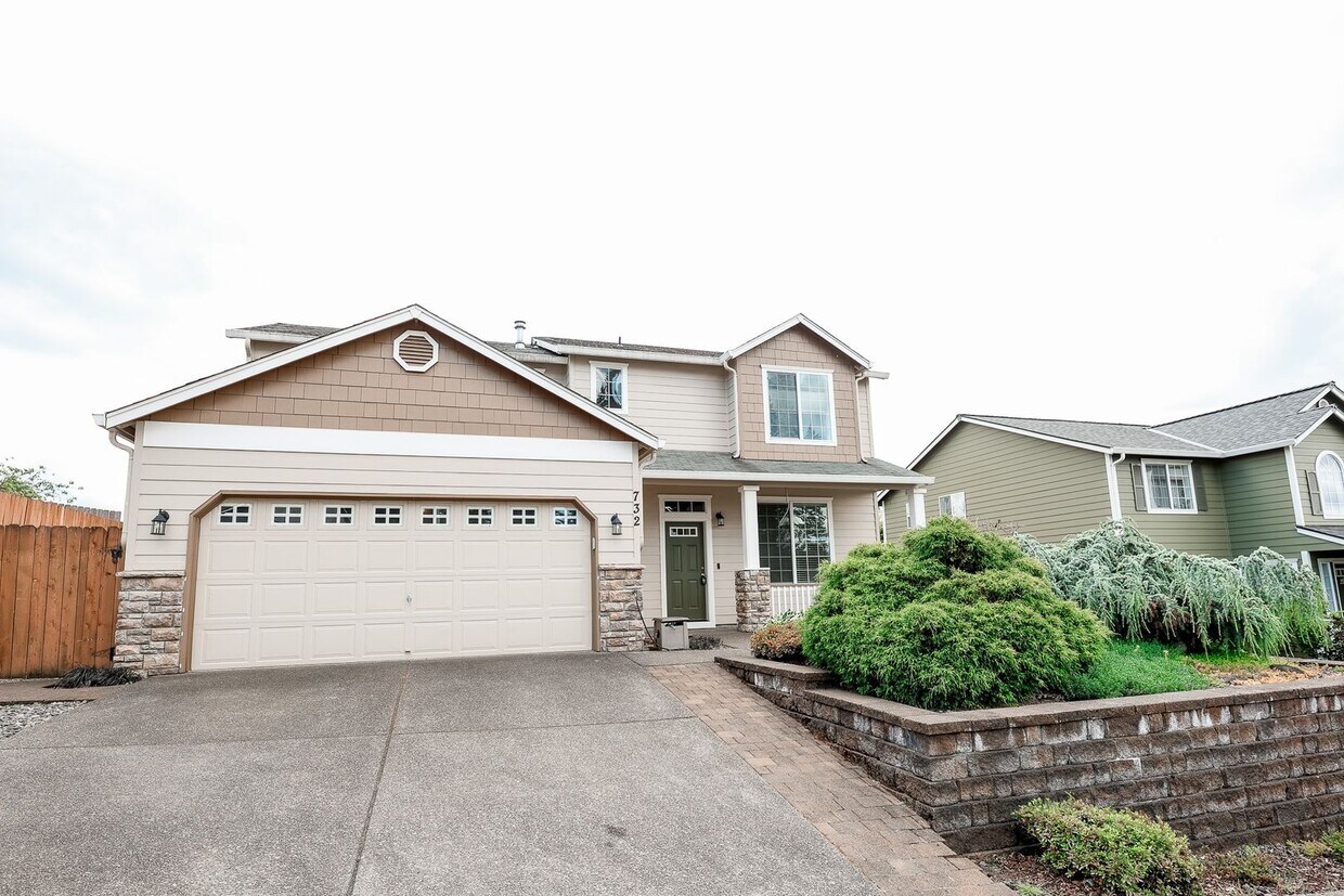 Foto principal - Welcome to this stunning two-story home lo...