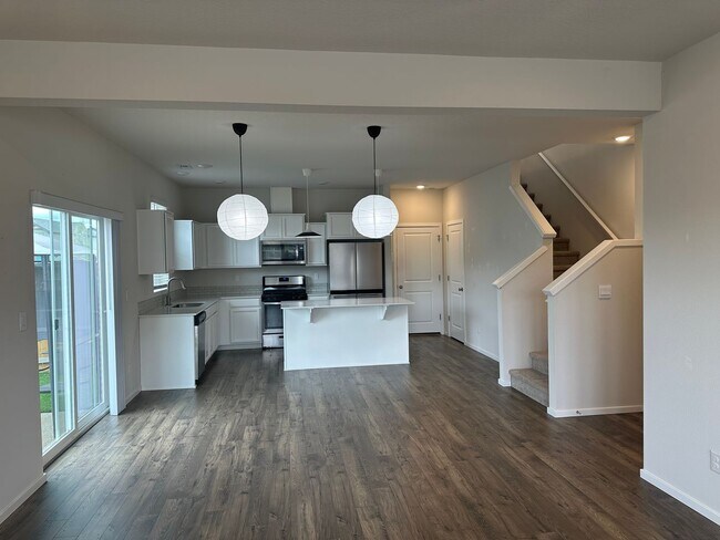 Foto del edificio - Newer 4 bedroom 2.5 bathroom house!