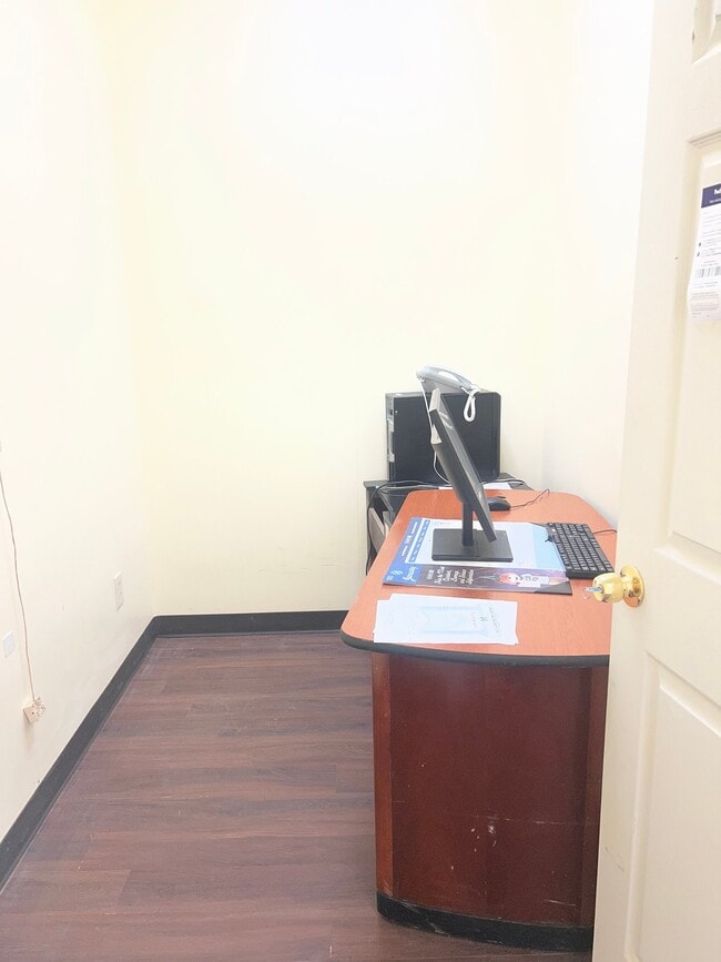 Building Photo - 133 N Gordon St