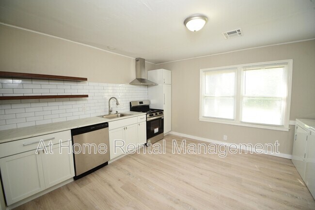 Foto del edificio - 424 S 73rd E Ave