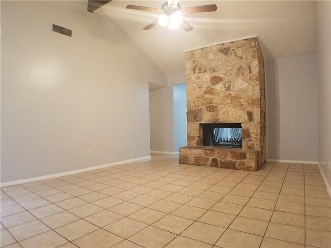 Building Photo - 1707 Onion Creek Village Dr