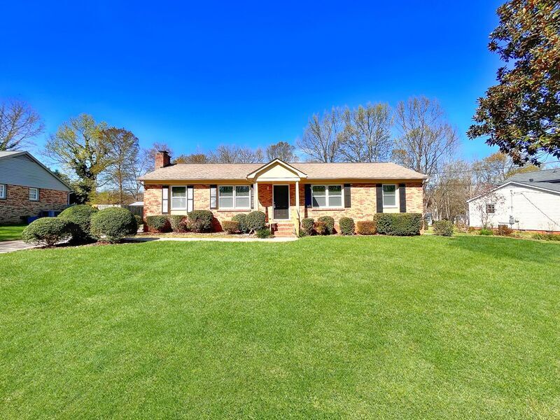 Primary Photo - 425 Shallowood Ln
