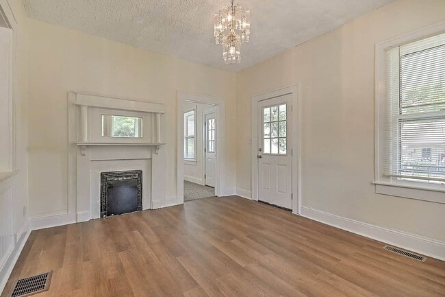 Building Photo - Modernized Historic 2 Bedroom 1 Bath Home ...