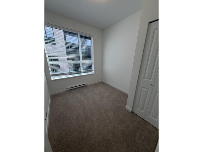 Photo du bâtiment - 15733-15785 85 Ave