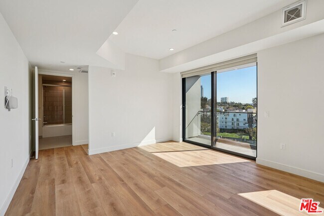 Building Photo - 10431 Santa Monica Blvd