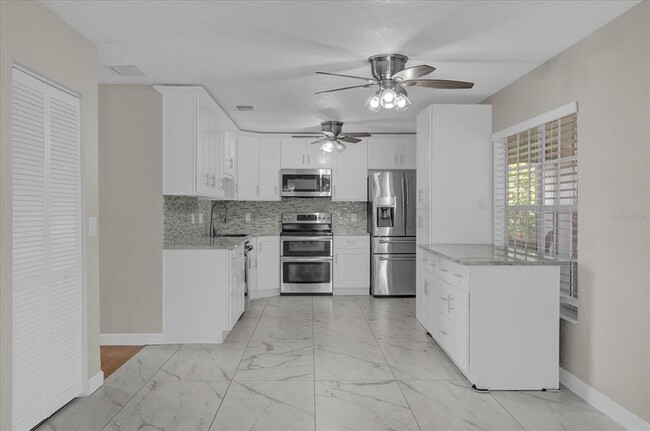 Foto del edificio - 5437 Hansel Ave