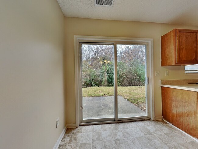 Foto del edificio - 2920 Westwinds Ct