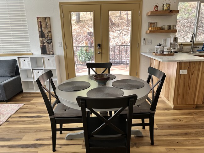 Foto del edificio - 1615 Virginia Ln