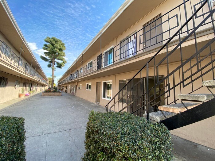 Primary Photo - Las Palmas Apartment -1 Bed & 1 Bath