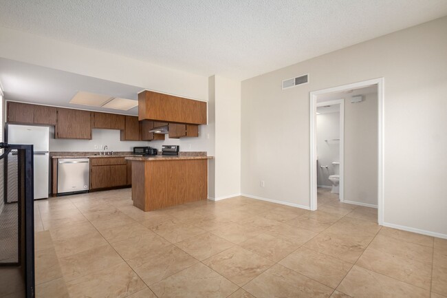 Building Photo - Quaint Two Bedroom, Two Bathroom in Tempe