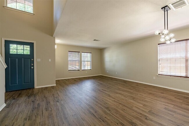 Building Photo - 650 Whispering Hollow Dr