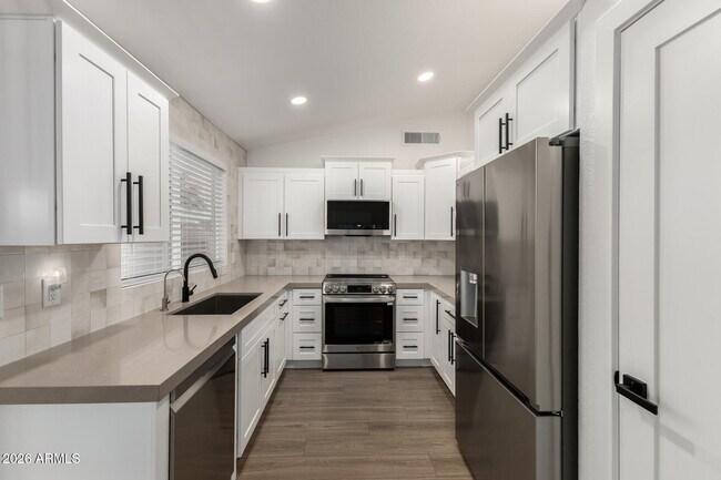 Foto del edificio - 705 S Monterey St