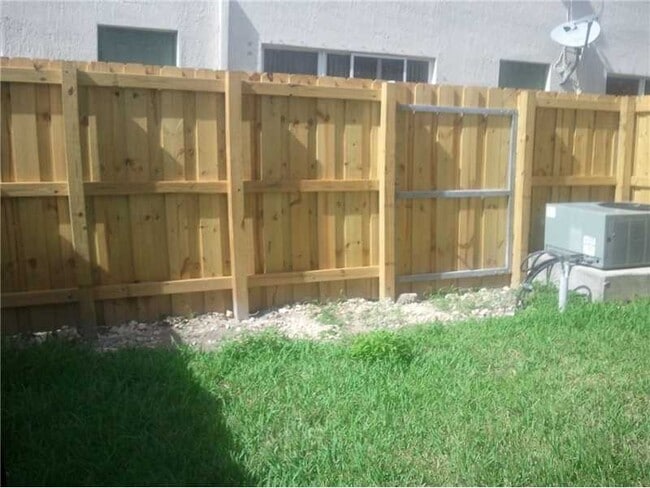 Foto del edificio - 2271 NE 42nd Cir