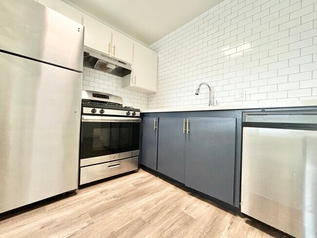 Building Photo - 2965 Waverly Dr. Los Angeles, CA 90039
