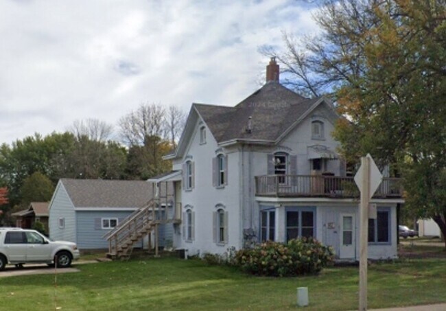 Building Photo - 406 N Bridge St