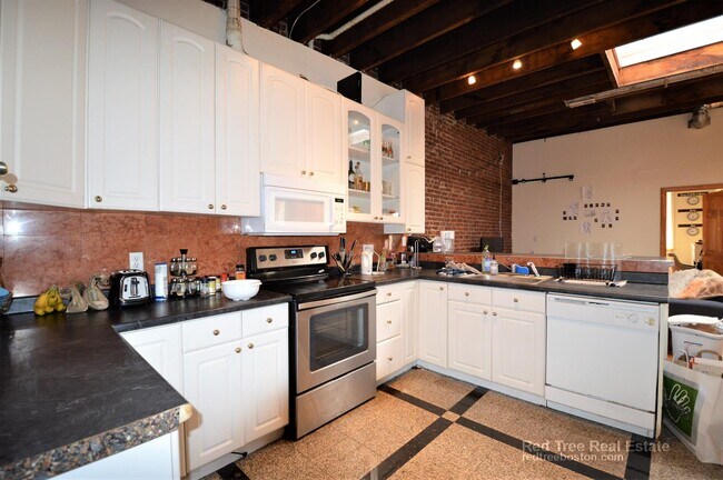 Building Photo - 25 Saint Marys Ct