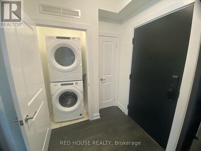 Photo du bâtiment - 3200 William Coltson Ave