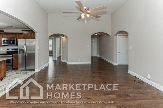 Building Photo - 702 Jim Brown Dr