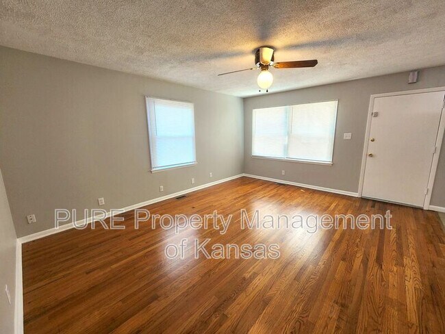 Building Photo - 128 SW 40th Terrace