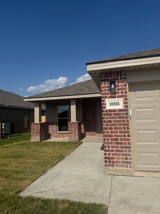 Building Photo - Located in Beacon Pointe!! New built 3/2/2...