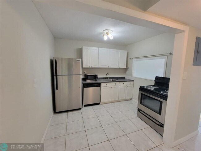 Building Photo - 4314 NW 9th Ave