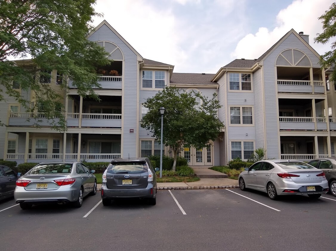 Front view of the condo - 110 Lowell Ct