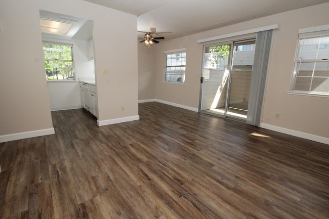 Building Photo - Courtside Village Apartments