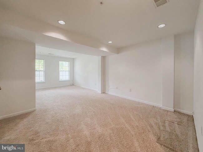 Building Photo - 1440 Pangbourne Way