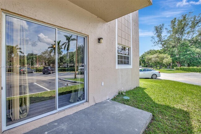 Foto del edificio - 2301 NW 96th Terrace