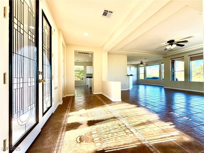 Building Photo - 10276 Romantico Dr