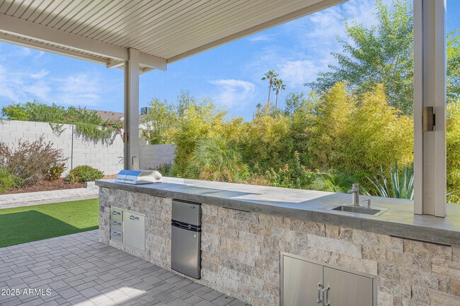 Foto del edificio - 5802 E Gelding Dr