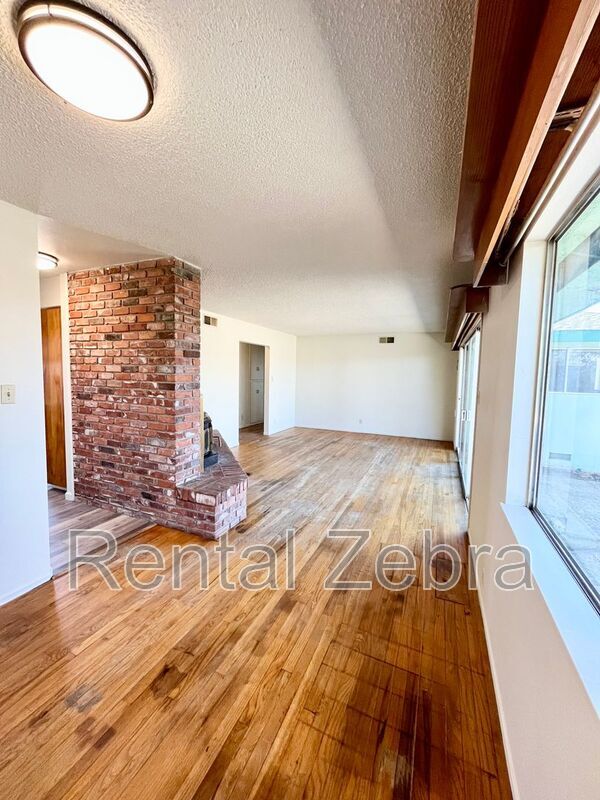 Building Photo - 12640 Le Grand Rd