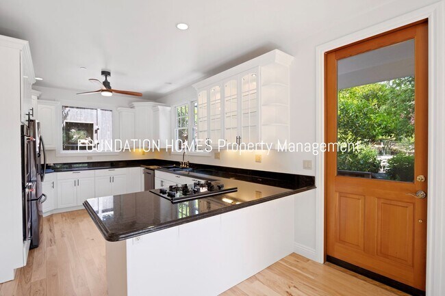 Foto del edificio - 3 br, 2.5 bath House - 12 Willow Ave.